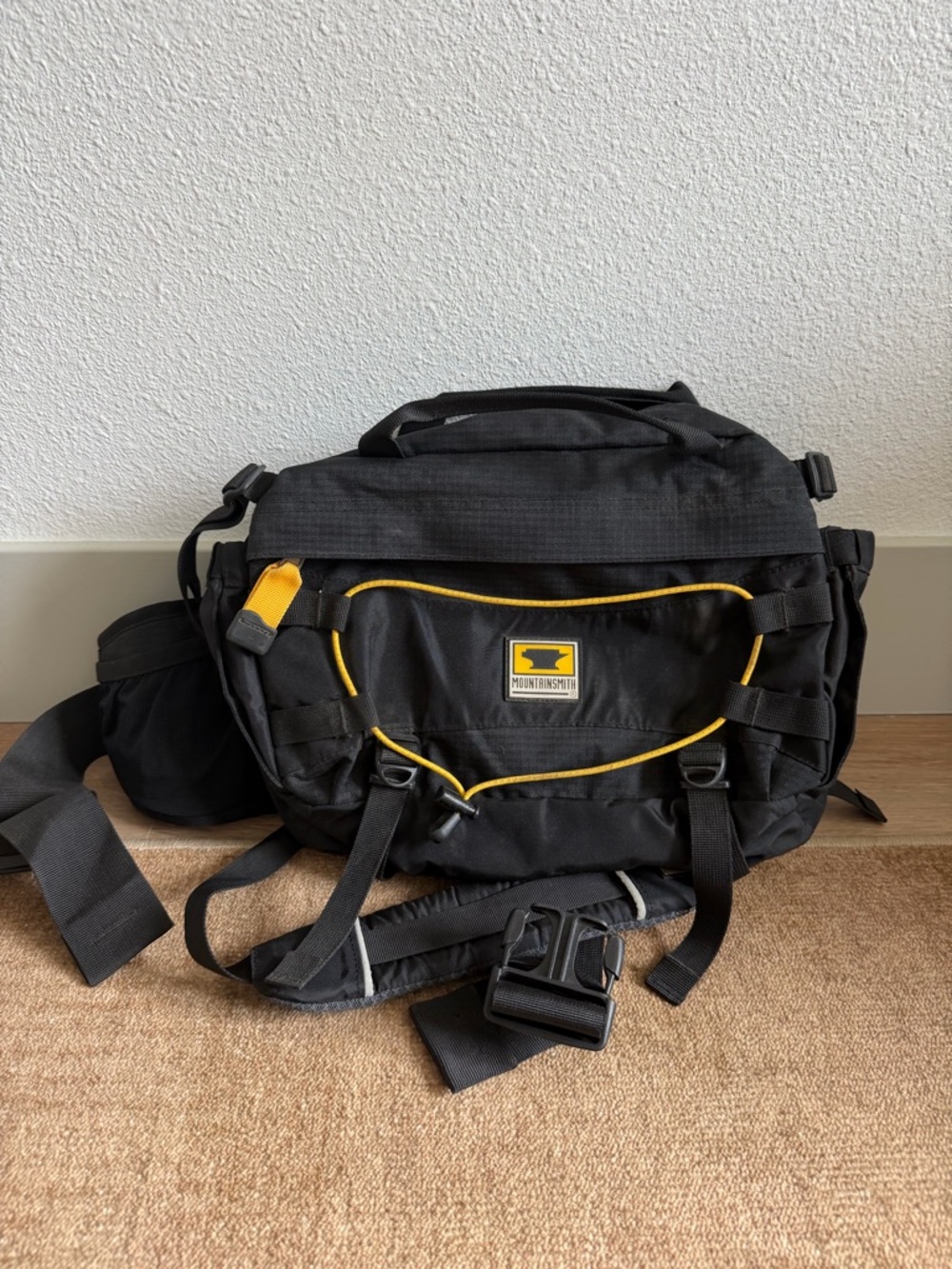 Mountainsmith Lumbar Pack / Hiking Waist Pack (Black/Yellow)